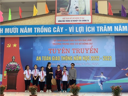 Trường thcs đông dư tổ chức tuyên truyền an toàn giao thông năm học 2022-2023